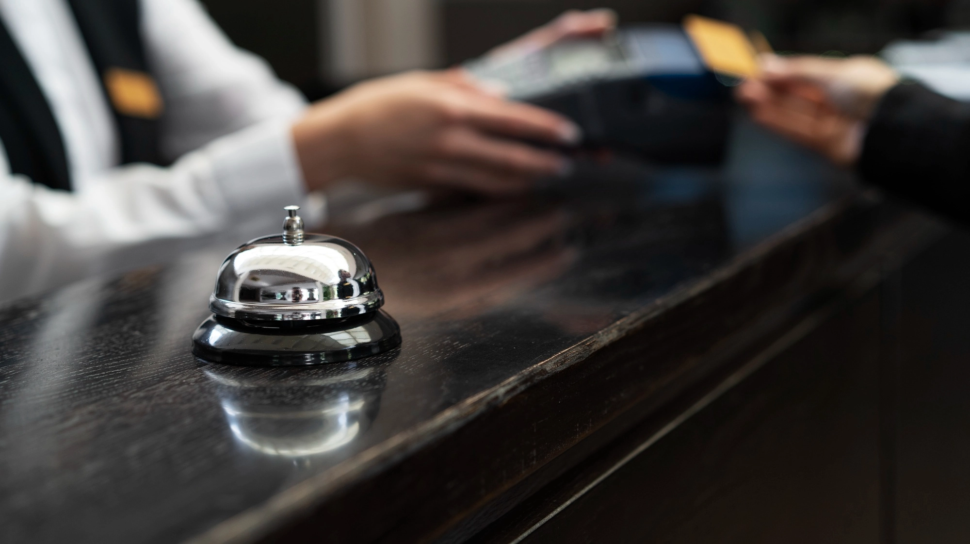 La Tuya Experience — luxury home spa background